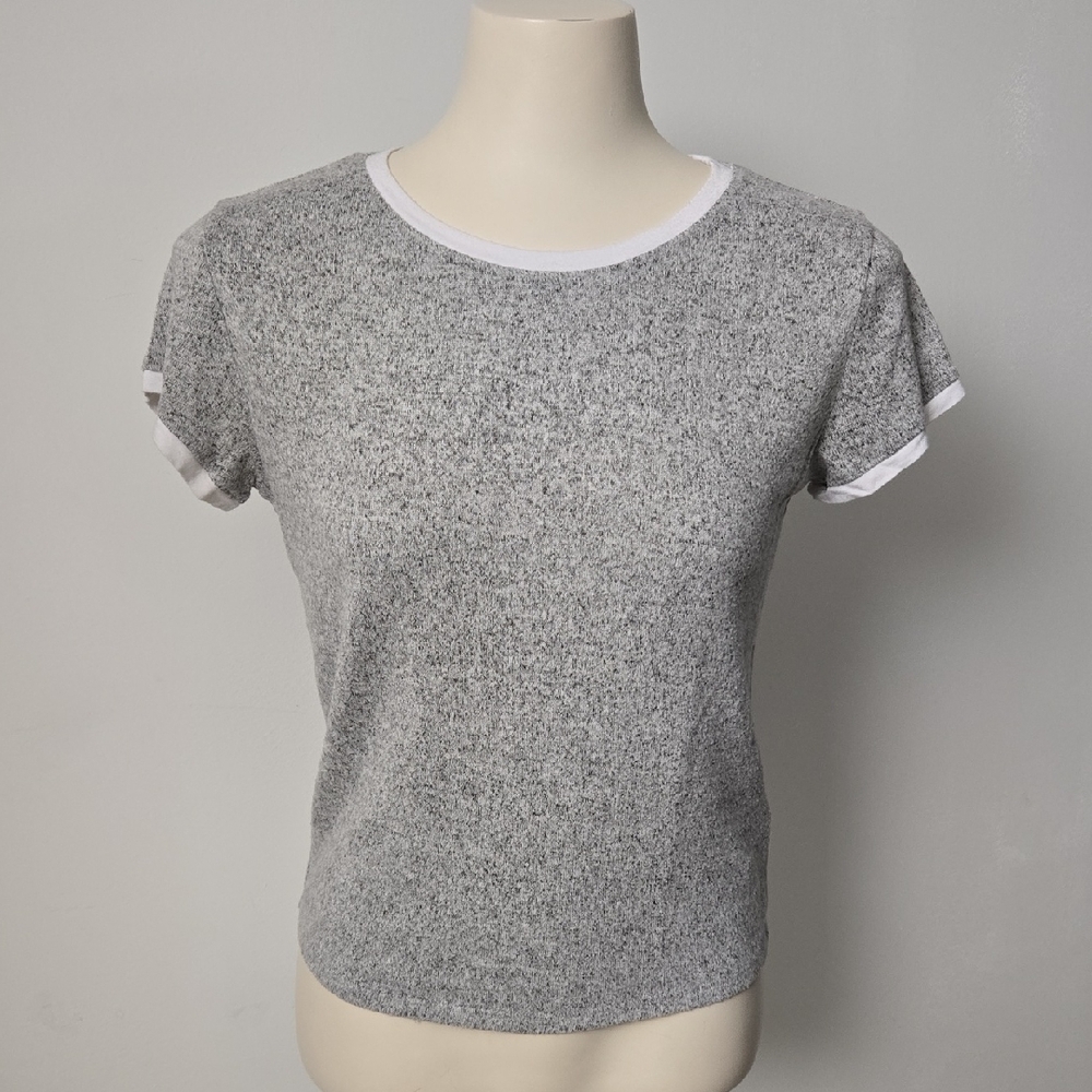 4/$20 ❤️ Heather Gray Short Sleeve Tee with White Trim (L)